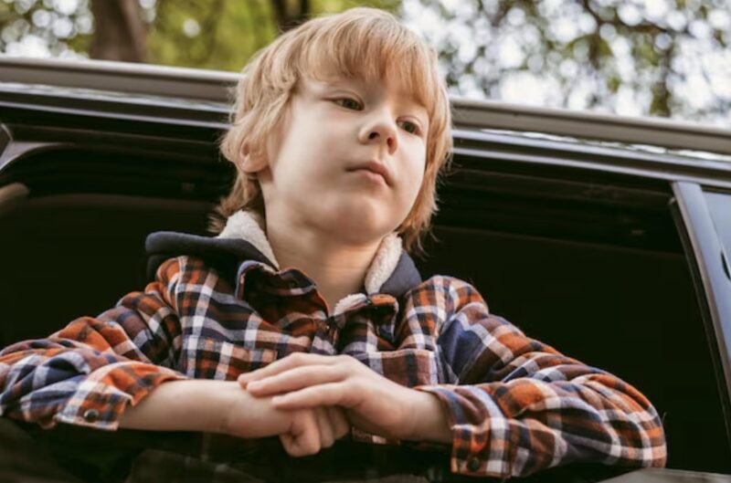 Min 8-årige son kom hem, kramade mig och viskade: ”De åt på en restaurang medan jag väntade i bilen i två timmar.” Jag ställde inga frågor. Jag bara tog mina nycklar, körde till föräldrarnas hus, gick in och utan att tänka två gånger gjorde jag detta…