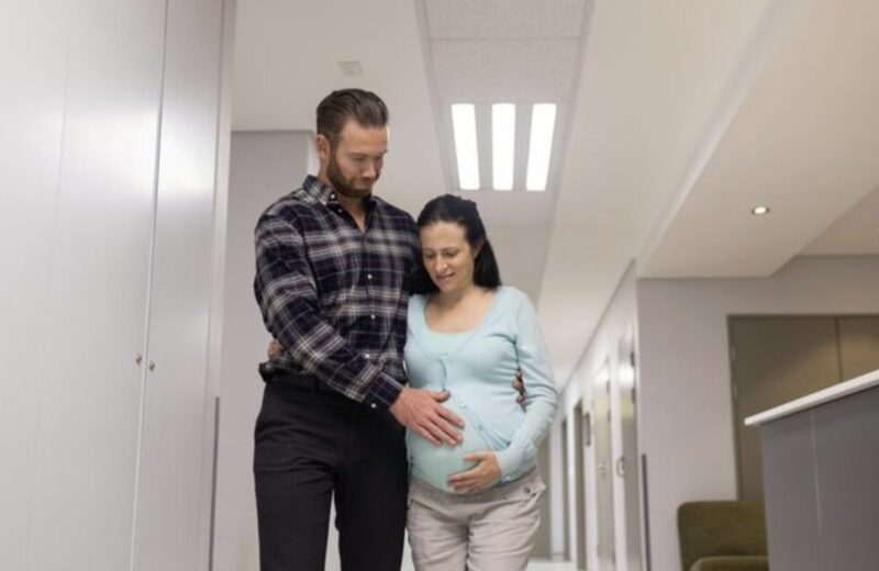 Min man fejkade en affärsresa, gifte sig med min gravida anställde och kom hem till en herrgård jag redan hade sålt
