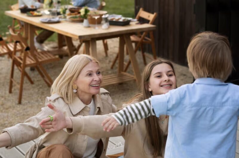 Min berättigade syster snodde mat ur min 6-årings händer på vår familjegrillfest och skrattade: "Spara lite till de prioriterade barnbarnen." Mina föräldrar gjorde ingenting.