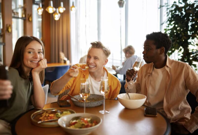 Jag kom sent till restaurangen för middag med våra vänner och gick fram till bordet utan att min fästman lade märke till mig. Han sa: ”Jag vill inte gifta mig med henne längre. Hon är alldeles för patetisk för mig.”