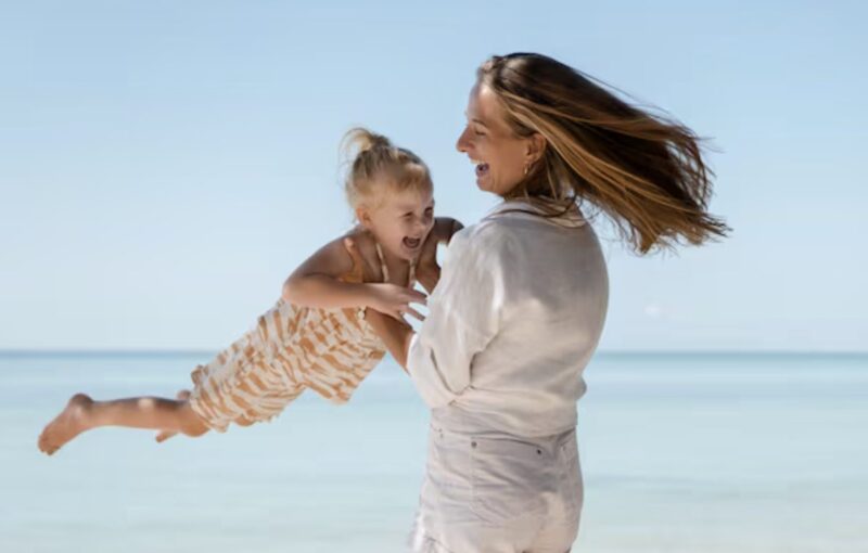 På min systers bröllopsfest knuffade min egen mamma sin dotter, som var ”ensamstående mamma”, och sitt så kallade ”oäkta” barnbarn – rakt från däck ner i den iskalla hamnen.