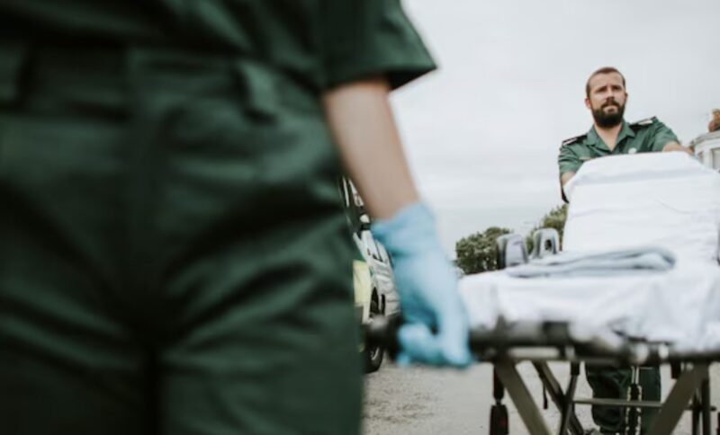 Min mamma stal min operationsfond på 150 000 dollar till min systers bröllop. När jag kollapsade på akuten kallade min syster mig dramatisk, och mamma försökte ställa in min datortomografi.