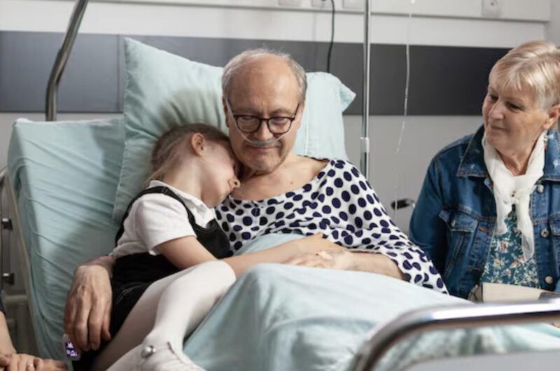 Jag upptäckte min före detta svärfar övergiven på ett vårdhem, men när jag betalade för hans operation kom min exman tillbaka i raseri för att hämta sitt arv.