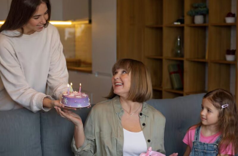 På min mammas födelsedag hällde min brors son läsk i mitt knä och skrek: "Mormor säger att du inte hör hemma här." Bordet skrattade. Jag torkade av mig, log och förblev tyst.