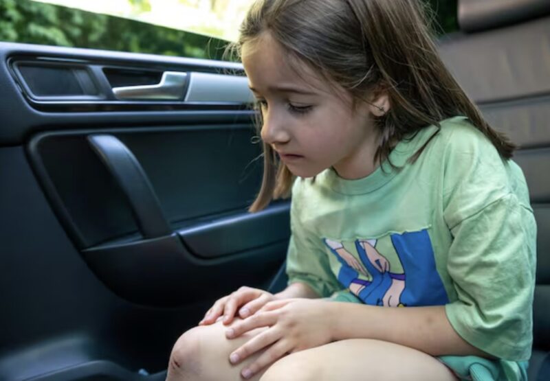 En 12-årig flicka märkte att ett nummer på sin registreringsskylt hade ändrats ... Viskade sedan: "Följ mig"