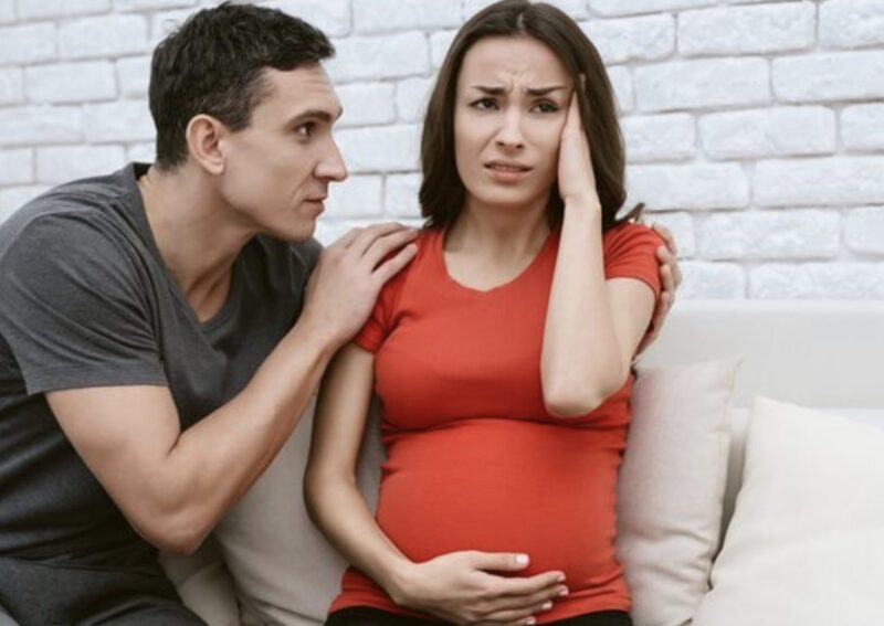 Min man fick reda på att jag var gravid och sa: ”Inte mitt barn” och sparkade ut mig. Men en advokat ringde mig: ”Din första make från 2010-talet lämnade dig hela sin förmögenhet på 77 miljoner dollar, men med villkor.”