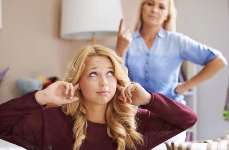 När jag frågade varför jag inte var bjuden på mina föräldrars bröllopsdagsfest sa min bror: ”Du är bara en bankomat för familjen”, och mina föräldrar skrattade. Så jag tog tillbaka min Benz, slutade betala deras hyra, och det var då den bästa festen började…