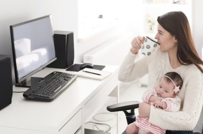 Nybliven mamma tog sin bebis till skilsmässodomstolen med en dold mapp