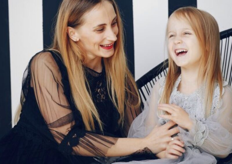 Min man bad om skilsmässa samma kväll som jag fick reda på att jag var gravid – men när vår dotter kom in på galan två år senare förstod hans älskarinna äntligen vad han hade förlorat…